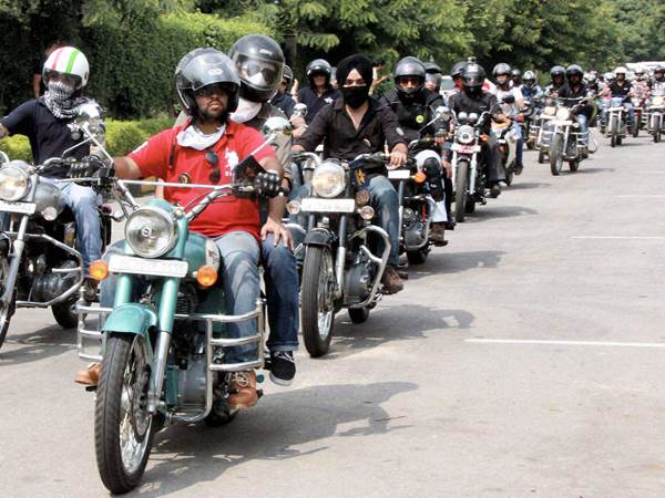 ಗುರ್ ಗಾಂವ್ ನಿಂದ