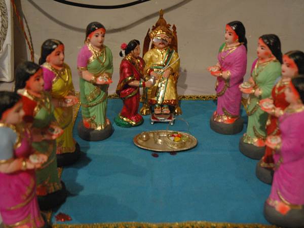 ಗೊಂಬೆಗಳಿಗಾಗಿ ತೊಟ್ಟಿಮನೆ'