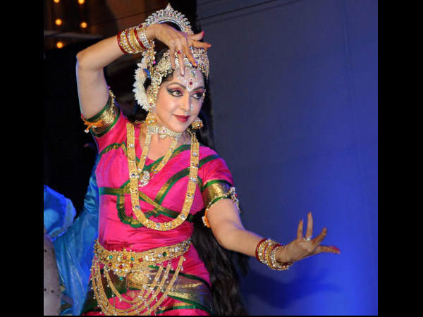 ಹೇಮಾ ಮಾಲಿನಿ ಭಂಗಿ