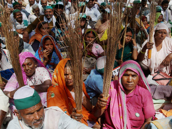 ಕೈಕೆಳಗೆ ದುಡಿಯುವ ಸೇವಕರೆಲ್ಲ ಶೂದ್ರರು