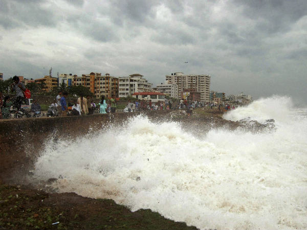 ರಕ್ಕಸ ಗಾತ್ರದ ಅಲೆಗಳು