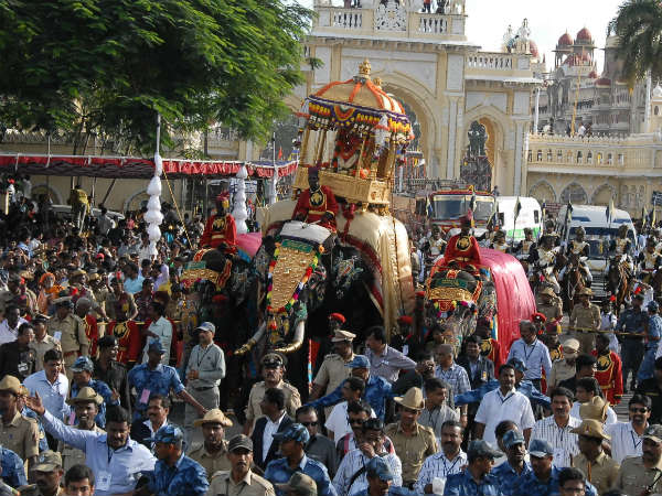 ಗಜಪಡೆಯ ಗಾಂಭೀರ್ಯದ ನಡೆ