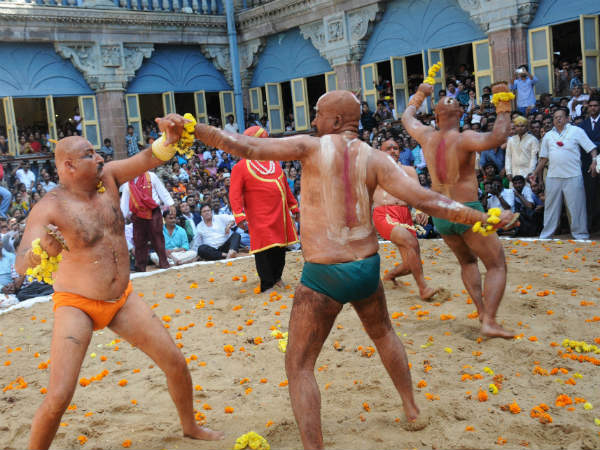 ಕರಿತೊಟ್ಟಿಯಲ್ಲಿ ವಜ್ರಮುಷ್ಠಿ ಕಾಳಗ