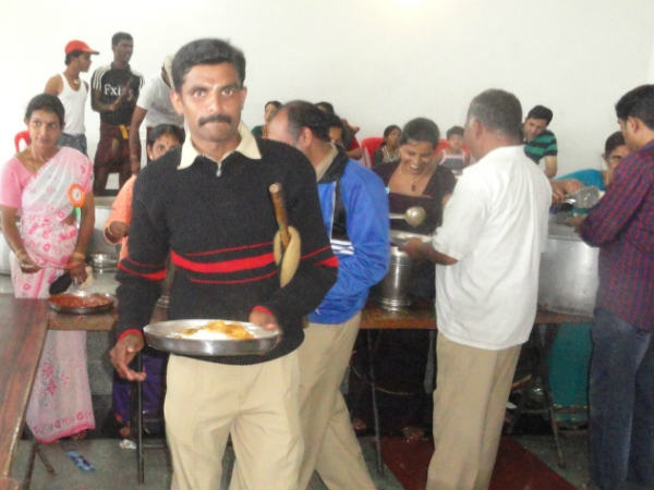 ದೇವಾಸ್ಥಾನದಿಂದ ಅನ್ನಸಂತರ್ಪಣೆ