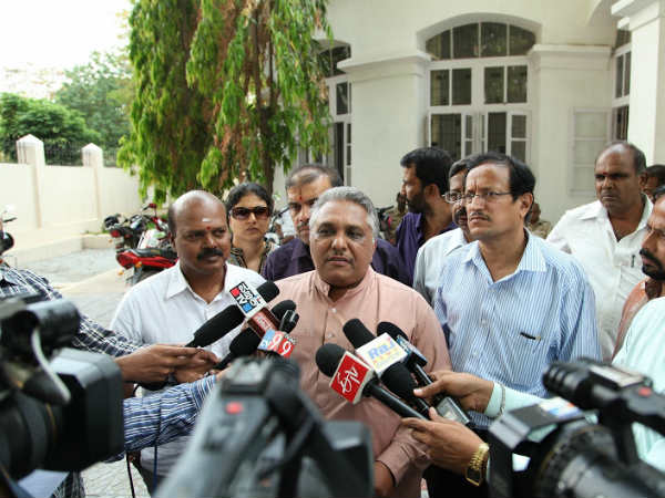 ಭೂಮಿ ಪರಭಾರೆ ಬೇಡ