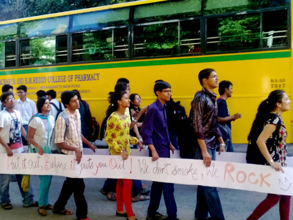 ಹುಡುಗಿಯರಿಂದಲೂ ಸಿಗರೇಟು ಸೇವನೆ