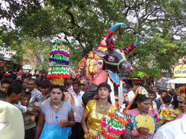ಜಾನಪದ ಕಲಾ ತಂಡಗಳ ಮೆರವಣಿಗೆ 