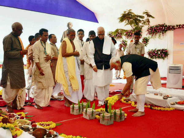 ಐತಿಹಾಸಿಕ ಶಿಲಾನ್ಯಾಸ