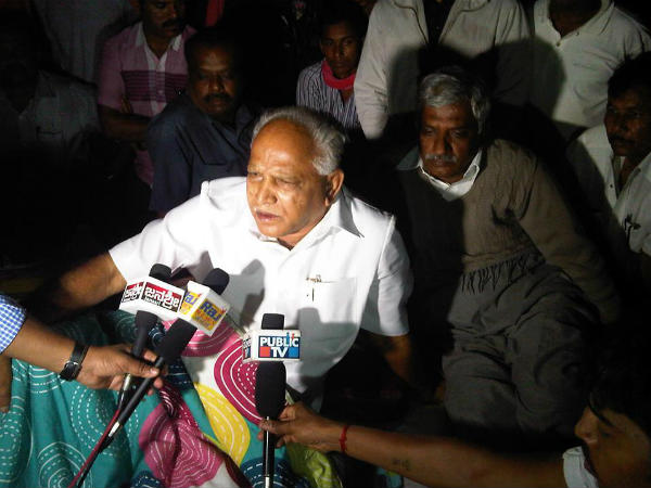 ಜಾಗ ಬಿಟ್ಟು ಕದಲದ ಬಿಎಸ್ವೈ