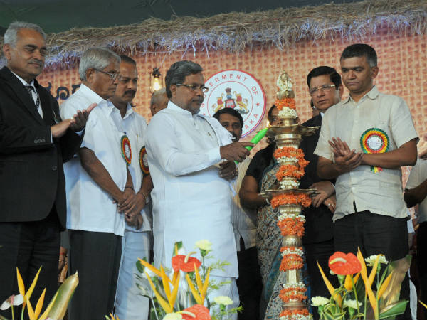 ಬಕೆಟ್ ಹಿಡಿವ ಬುದ್ಧಿಜೀವಿಗಳು 