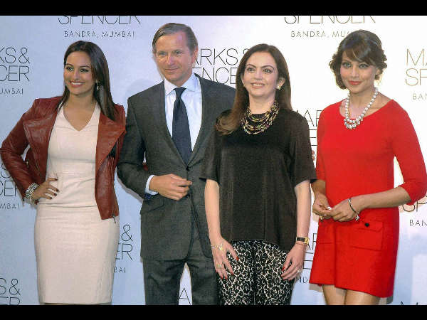 ಬೆಡಗಿಯರ ಜತೆ ಪ್ರಿನ್ಸ್ ಬೆಡಗಿಯರ ಜತೆ ಪ್ರಿನ್ಸ್