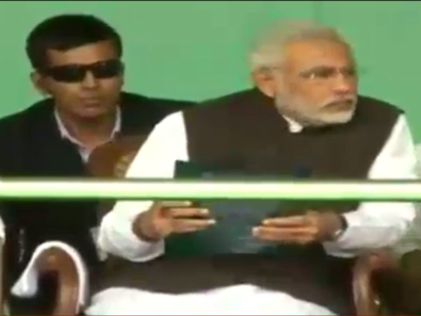 ವೇದಿಕೆಯಲ್ಲಿ ಮೋದಿ