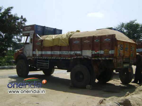 ಅಕ್ರಮ ಮರಳು ಸಾಗಣೆ, ಲಾರಿಗಳು ವಶಕ್ಕೆ