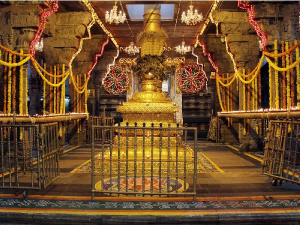 ದೇಗುಲದ ಒಳಾಂಗಣ
