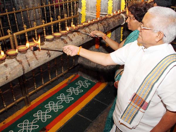 ದೀಪದಿಂದ ದೀಪ