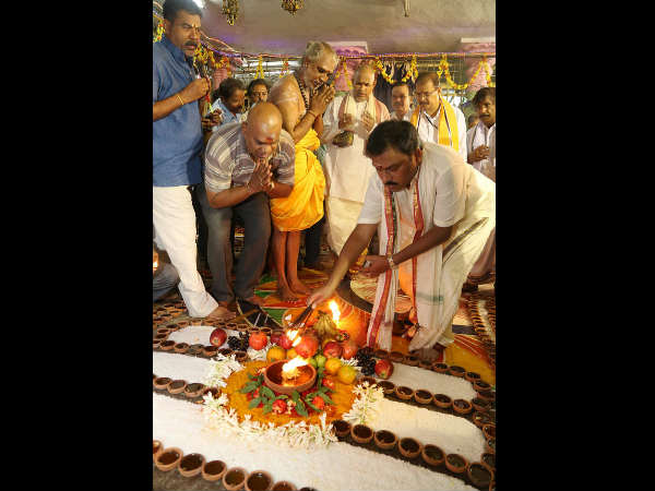 ಭಕ್ತರಿಂದ ಸೇವೆ