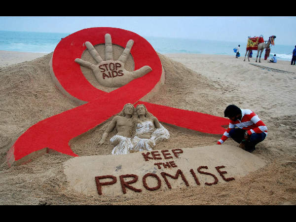 ಮರಳಿನಲ್ಲಿ ರೆಡ್ ರಿಬ್ಬನ್