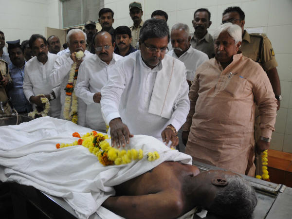 ಮೃತ ರೈತನ ಕುಟುಂಬಕ್ಕೆ ಪರಿಹಾರ