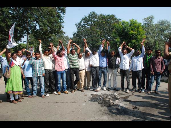 ವಿದ್ಯಾರ್ಥಿಗಳ ಬೆಂಬಲ