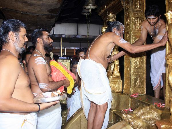 ಲಕ್ಷಾಂತರ ಭಕ್ತರು