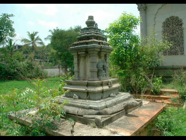 ತ್ರಿವಳಿ ಬೃಂದಾವನಗಳ ಭವ್ಯತೆಯ ರೂಪ