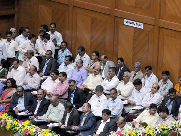 ಇಲಾಖಾ ಕಾರ್ಯದರ್ಶಿಗಳಿಗೆ ನೋಟಿಸ್