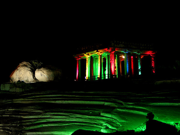 ಕಾರ್ಯಕ್ರಮ­ ವೀಕ್ಷಣೆಗೆ ಹೆಚ್ಚು ಶುಲ್ಕ 