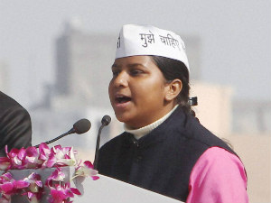 Delhi AAP Minister Rakhi Birla car attacked in Mangolpuri area Delhi AAP Minister Rakhi Birla car attacked in Mangolpuri area