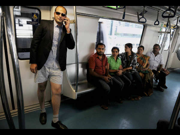 ನಮ್ಮ ಮೆಟ್ರೋದಲ್ಲಿ 'ನೋ ಪ್ಯಾಂಟ್ಸ್' ರೈಡ್ ಆಚರಣೆ