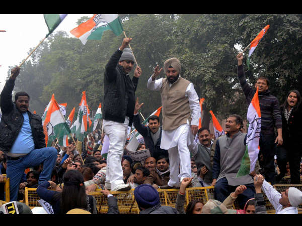 ದೆಹಲಿ ಸರ್ಕಾರದ ವಿರುದ್ಧ ಎಎಪಿ ಪ್ರತಿಭಟನೆ