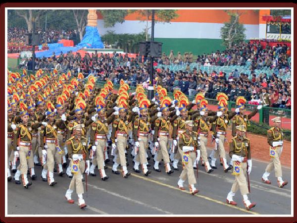 ಸಿಆರ್ ಪಿಎಫ್ ಸಿಬ್ಬಂದಿಯಿಂದ ಪಥಸಂಚಲನ ಸಿಆರ್ ಪಿಎಫ್ ಸಿಬ್ಬಂದಿಯಿಂದ ಪಥಸಂಚಲನ