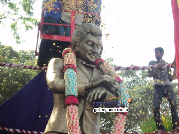 ಕಸ್ತೂರಿ ನಿವಾಸ ಚಿತ್ರ ನೆನಪಿಸುವ ಪ್ರತಿಮೆ
