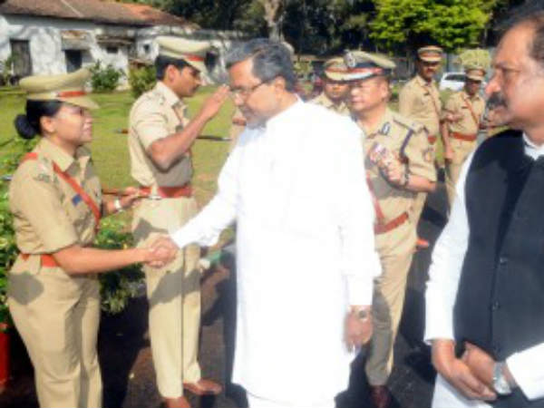 ಬೇಲಿಯೇ ಎದ್ದು ಹೊಲ ಮೇಯ್ದಂತೆ