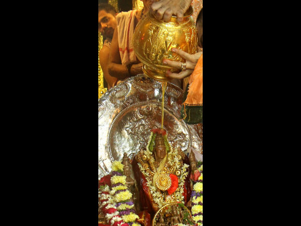 ವೆಂಕಟರಮಣ ದೇವರಿಗೆ ವಿಶೇಷ ಅಭಿಷೇಕ