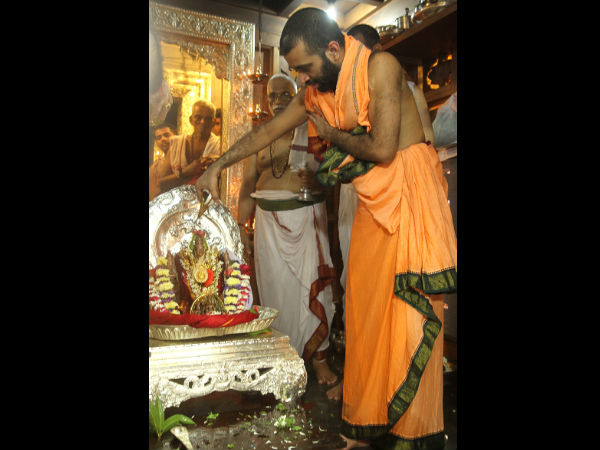 ಶ್ರೀಪಾದಂಗಳವರಿಂದ ವಿಶೇಷ ಪೂಜೆ, ಅರ್ಚನೆ