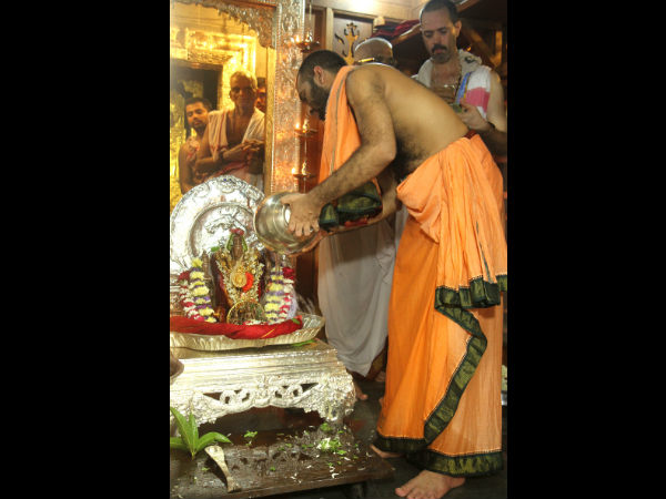 ಶ್ರೀಪಾದಂಗಳವರಿಂದ ವಿಶೇಷ ಪೂಜೆ, ಅರ್ಚನೆ