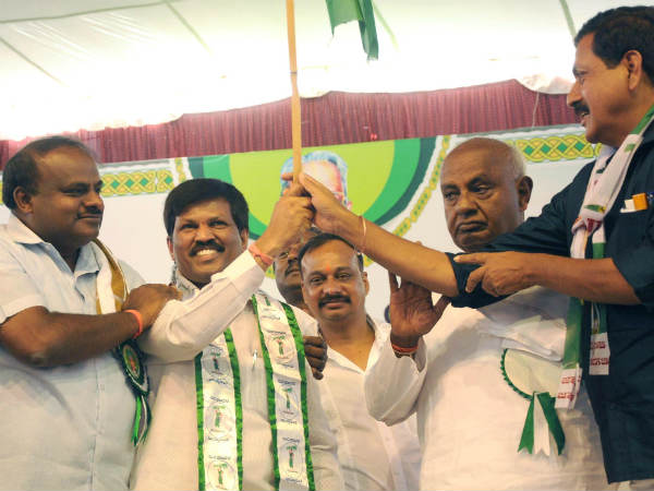 ಭ್ರಷ್ಟಾಚಾರದ ಬಗ್ಗೆ ಮಾತನಾಡುವ ಹಕ್ಕಿಲ್ಲ