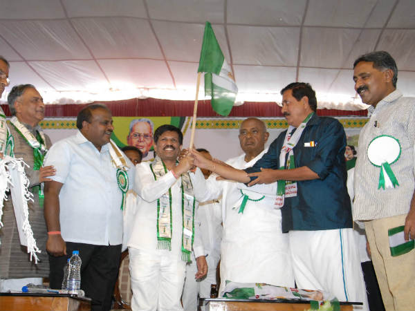 ಮಂತ್ರಿ ಗಿರಾಕಿ ಗೂಳಿಹಟ್ಟಿ