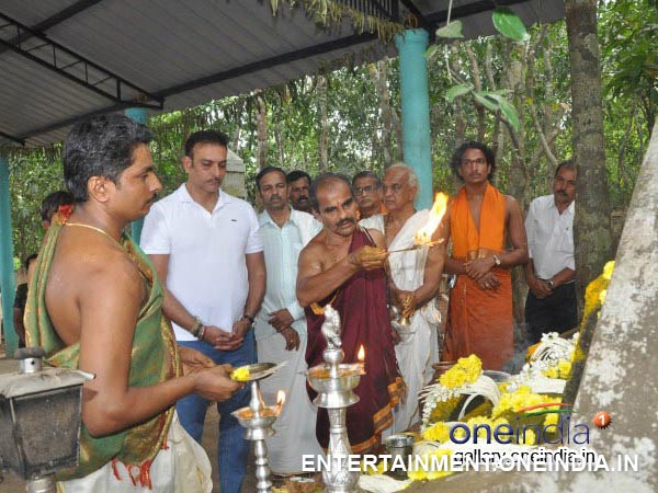 ಸುಬಹ್ಮಣ್ಯ ಮಠಕ್ಕೂ ಭೇಟಿ ನೀಡಿದ ಶಾಸ್ತ್ರಿ ಸುಬಹ್ಮಣ್ಯ ಮಠಕ್ಕೂ ಭೇಟಿ ನೀಡಿದ ಶಾಸ್ತ್ರಿ