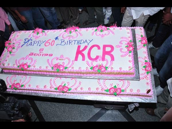 ಕೆಸಿಆರ್ 60 ಸರಳ ರೀತಿಯಲ್ಲಿ ಹುಟ್ಟುಹಬ್ಬ ಆಚರಣೆ