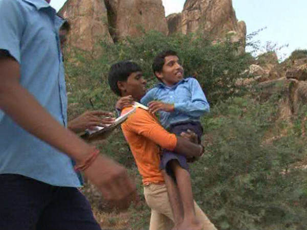 ಮಕ್ಕಳಂತೆ ಹೊತ್ತುಕೊಂಡು ಹೋಗುತ್ತಾರೆ