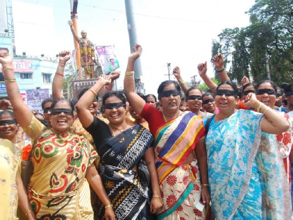 ಸೀಮಾಂಧ್ರದ 23 ಜಿಲ್ಲೆಗಳಲ್ಲಿ ಜನರ ಆಕ್ರೋಶ