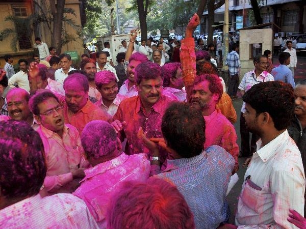 ಟಿಆರ್ ಎಸ್ ಕಾರ್ಯಕರ್ತರಿಂದ ಸಂಭ್ರಮ