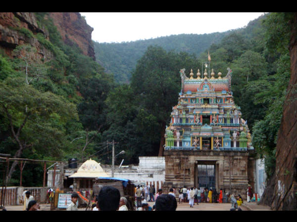 ಸ್ವಾಮಿ ಇಲ್ಲಿ ನವ ರೂಪಗಳಲ್ಲಿ ನೆಲೆಸಿದ್ದಾನೆ