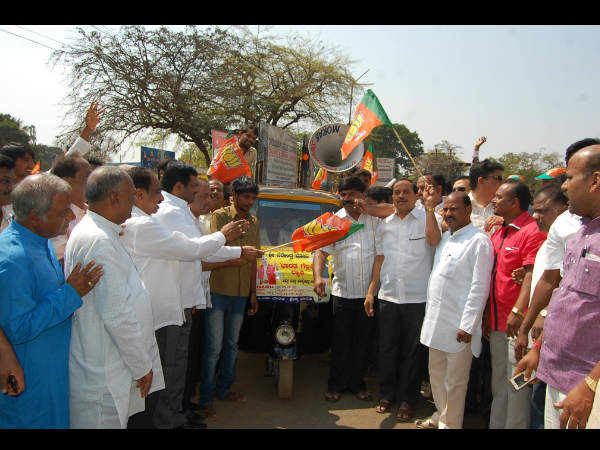 ಆಟೋಗಳ ಜಾಥಾ