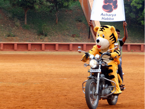 ಬುಲೆಟ್ ಮೇಲೆ ಹುಲಿ ಸವಾರಿ