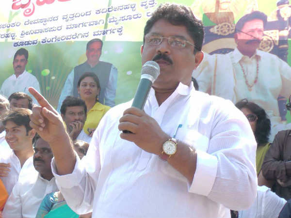 ಹಿಂದೆ ಸರಿದ ಅಶೋಕ್
