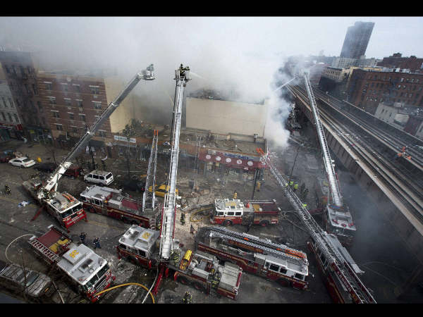 ಮ್ಯಾನ್ ‌ಹಟನ್ ವಸತಿ ಸಂಕೀರ್ಣ ಕುಸಿತ ಚಿತ್ರ