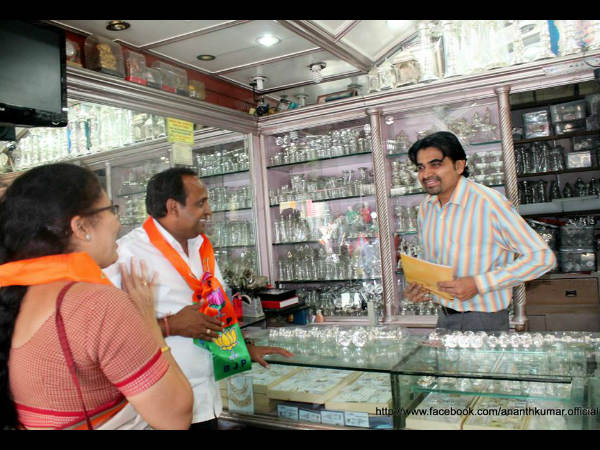 ಪಾದಯಾತ್ರೆ ಮೂಲಕ ಮತ ಯಾಚನೆ