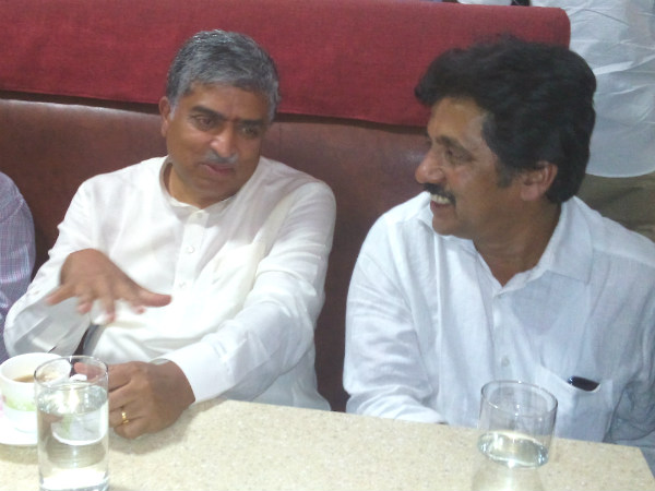 ಯಶಸ್ವಿ ವ್ಯಕ್ತಿಗಳು ಸಮಾಜಕ್ಕೆ ಕಾಣಿಕೆ ನೀಡಬೇಕು